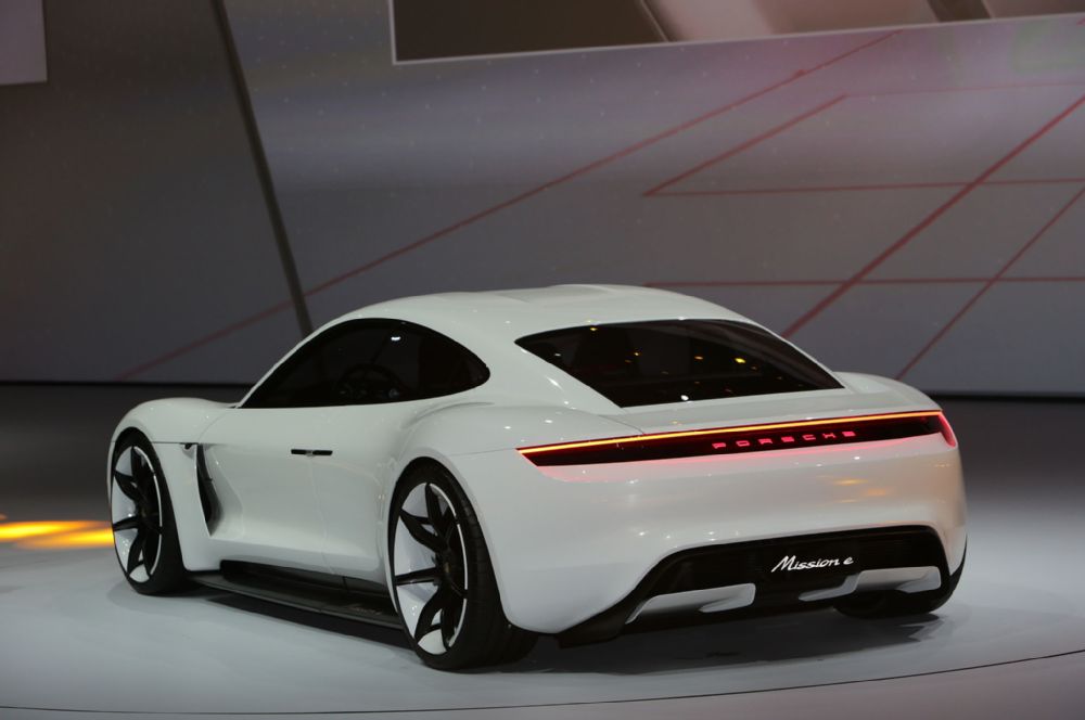 New Porsche hybrid car