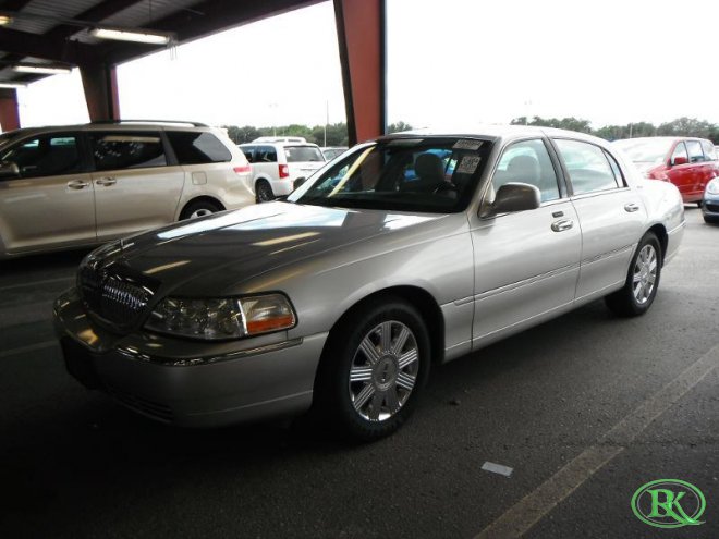 2004 Lincoln TOWN CAR ULTIMATE