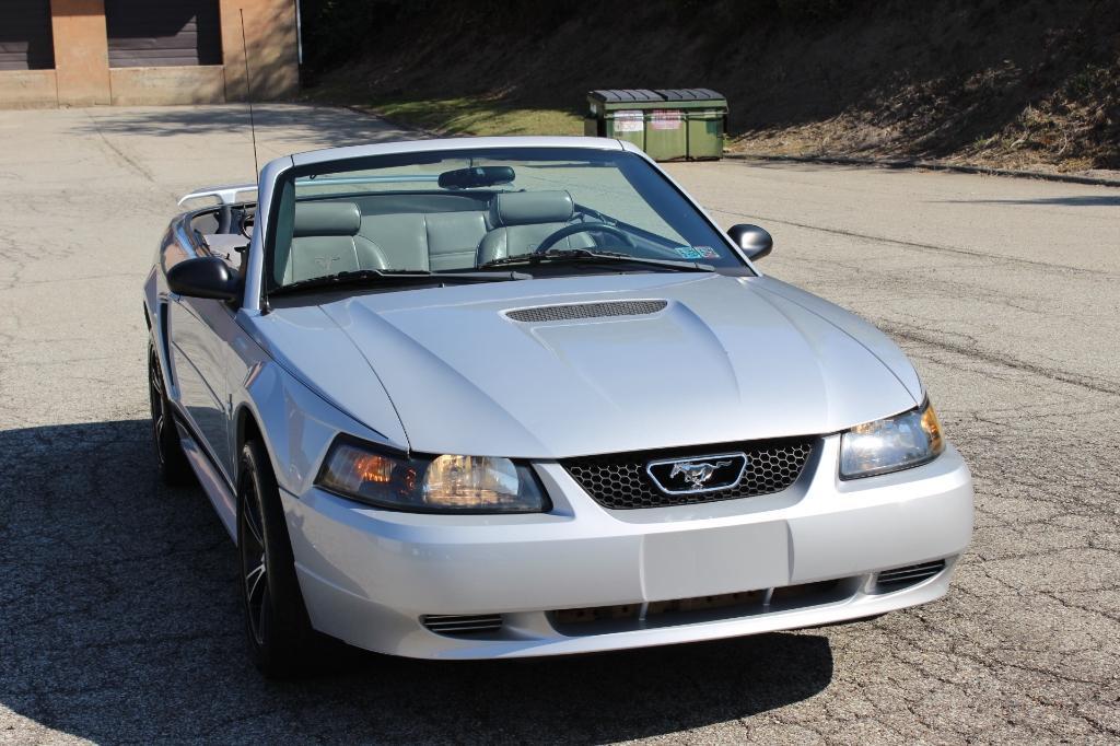 2002 Ford MUSTANG 