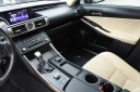 2015 Lexus IS image-13