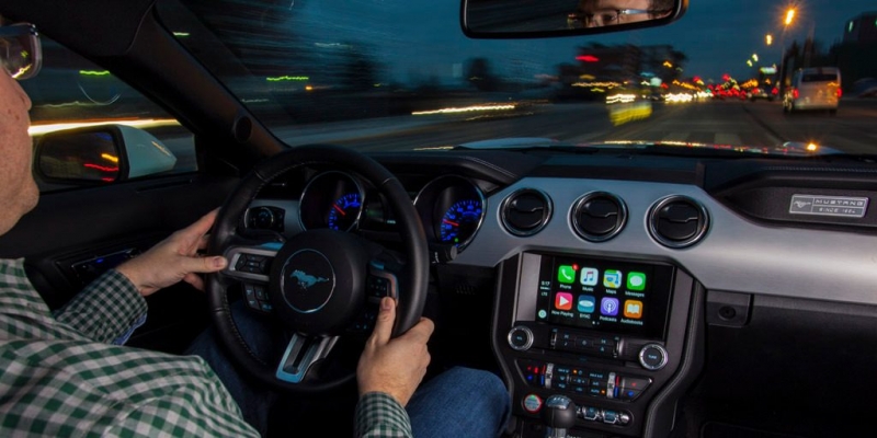 Apple sued for not preventing people from texting while driving