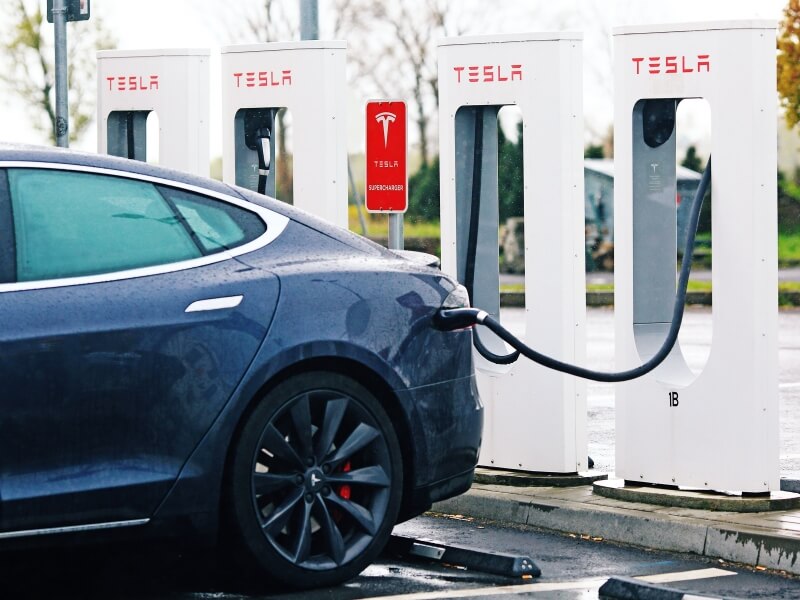 The lack of charging stations won't let the electric car industry grow