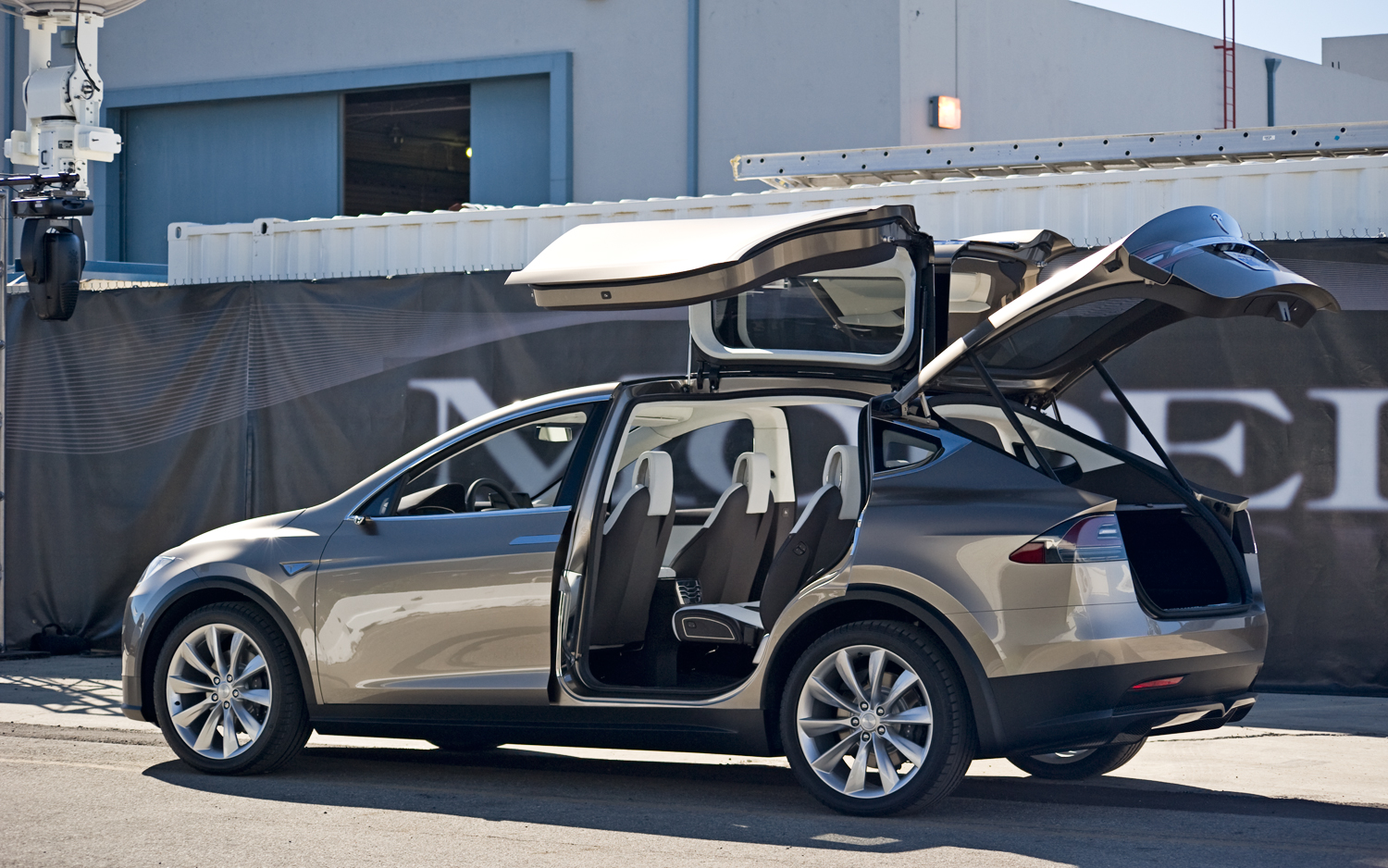 Tesla Recalls 11000 Model X Crossovers