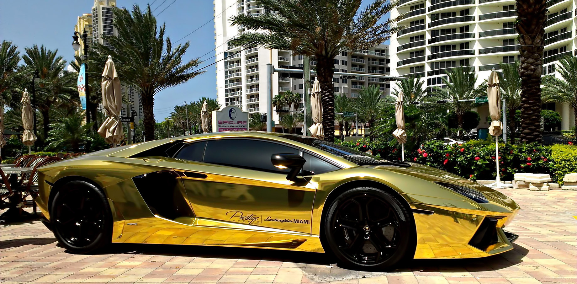 Lamborghini Aventador all made up of solid gold!