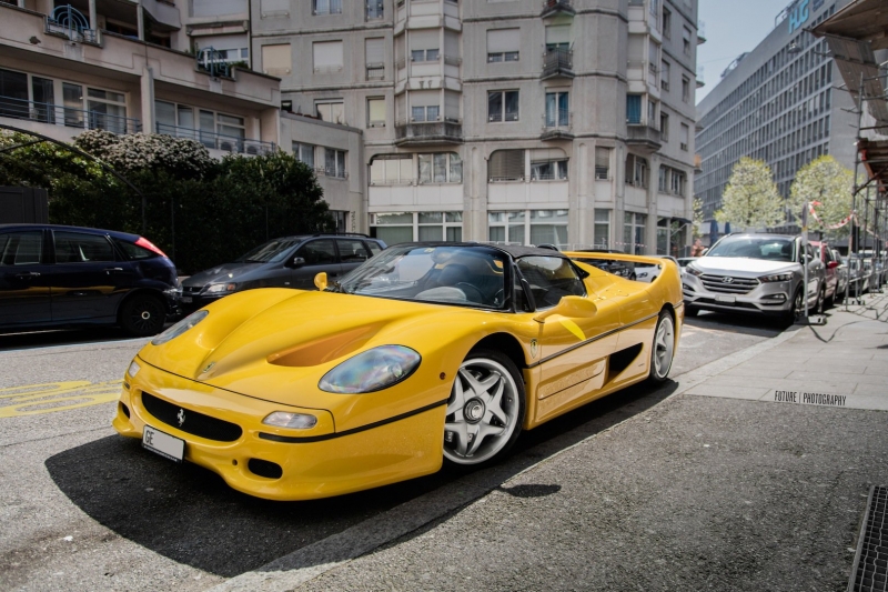 A sparkling yellow Ferrari F50 !