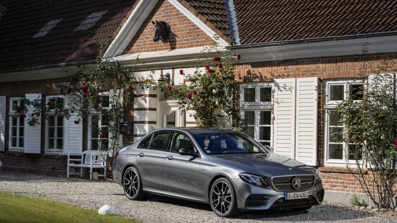 The 2017 Mercedes-AMG E43 is absolutely flawless!